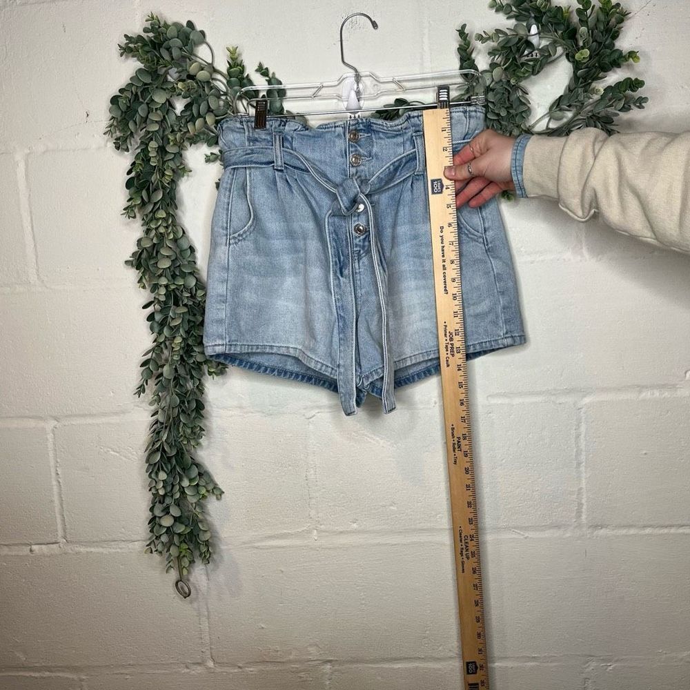 American Eagle Outfitters Light Wash Paperbag Waist Jean Shorts - Picture 6 of 11